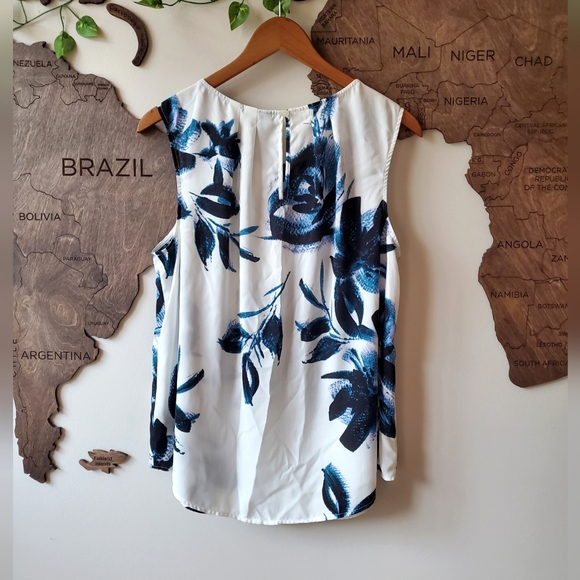 Flowy Blue Floral Blouse - Picture 2 of 6